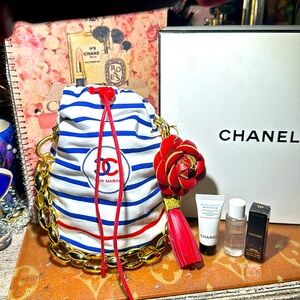 Chanel Pouch with extras ♥️